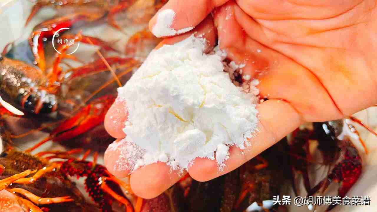 洗虾的正确方法(虾是用清水泡还是盐水)