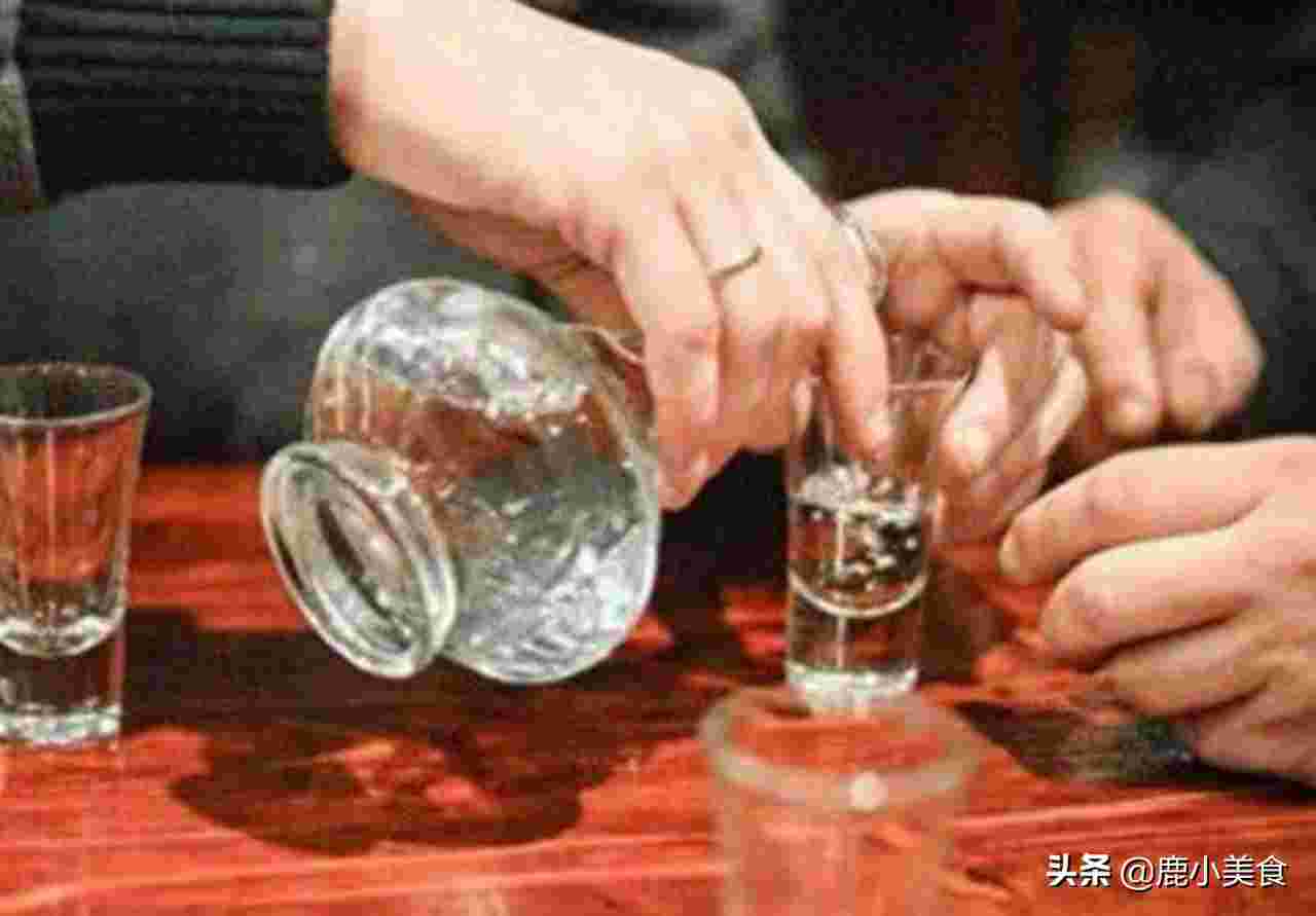 商务宴请用什么牌子的白酒好喝又体面