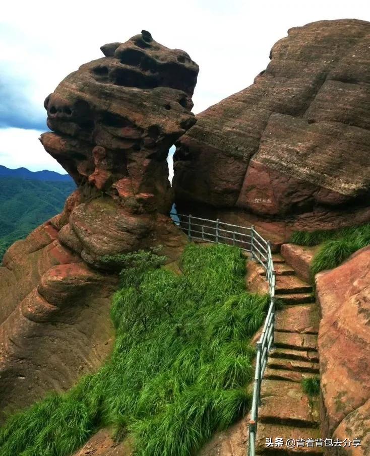 介绍江西十大最美旅游景点(探索江西十大最美旅游景点)