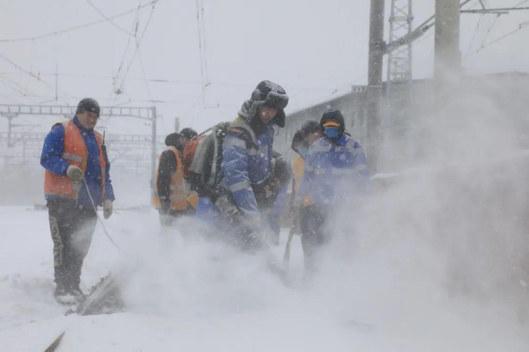 黑龙江再迎暴风雪积雪已达34厘米，在当地11月下旬也是罕见的强降雪